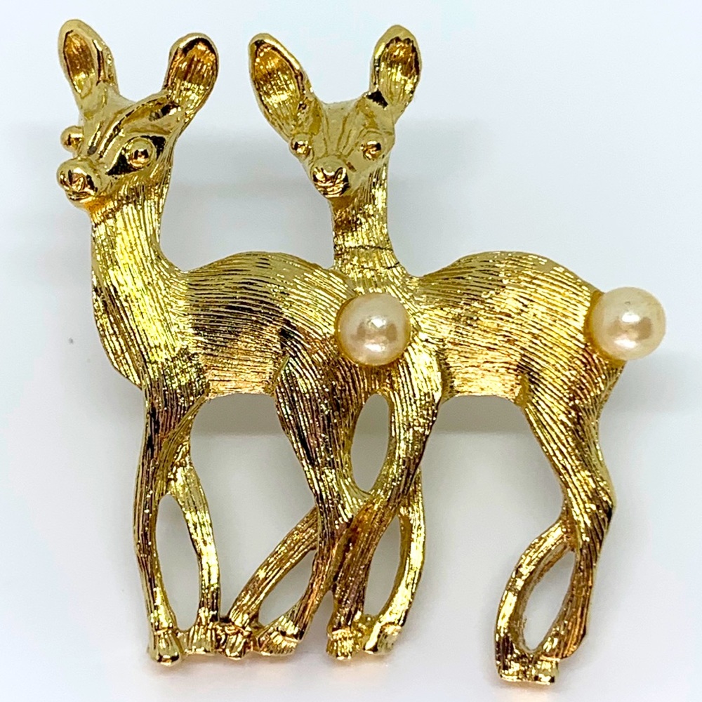 Vintage Deer Brooch with pearl tail detail